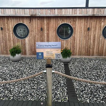 Humberston Boathouse Lodge & Hot Tub - Cleethorpes Beach Cabin Chalet Exterior photo